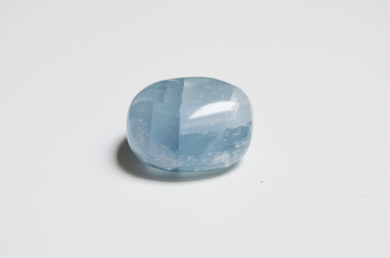 Celestine crystal light blue gemstone for spiritual growth, meditation, and calming energy | Gemstonescraft.