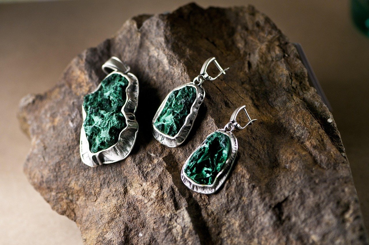 malachite-crystal Malachite crystal